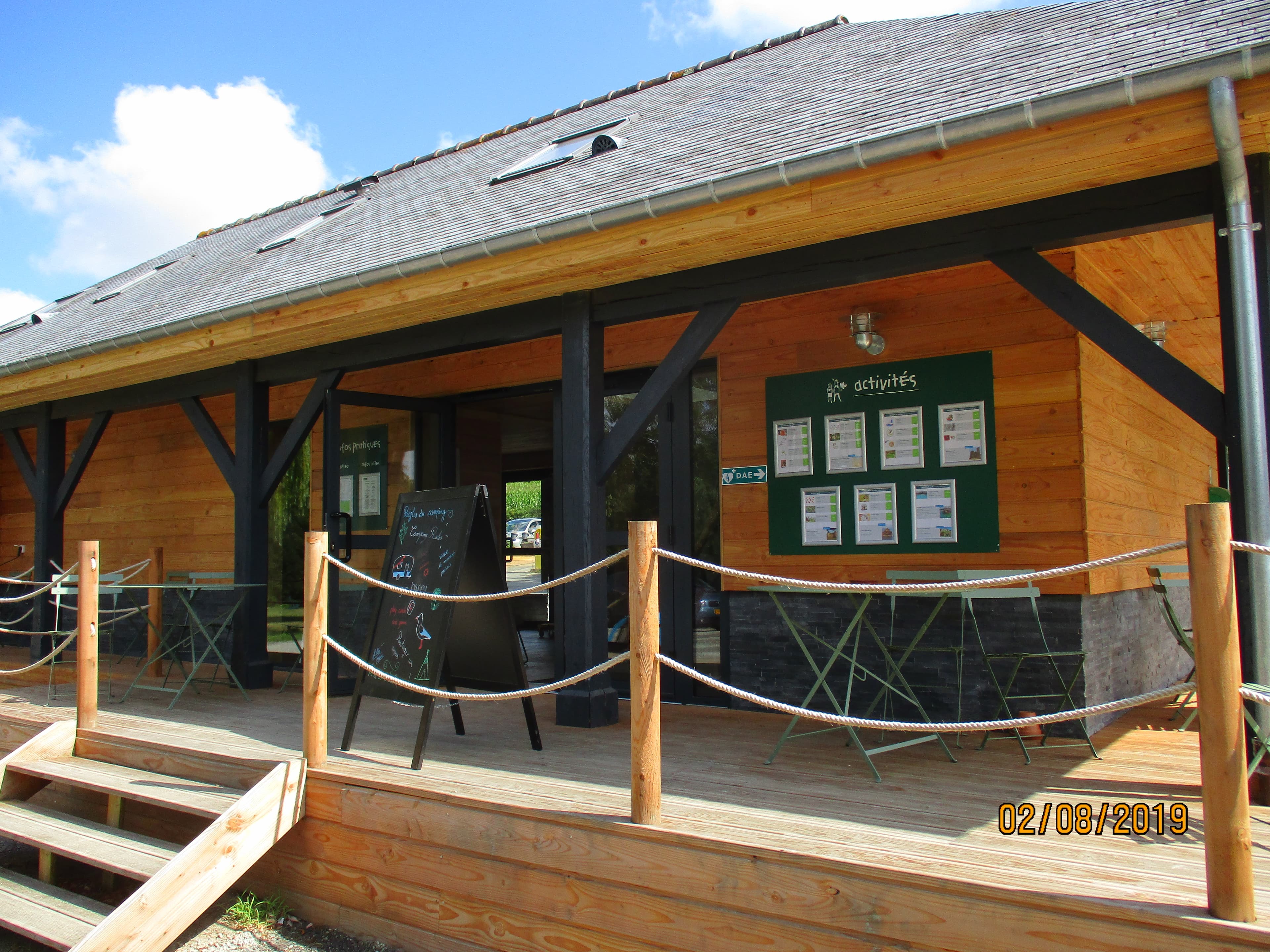 Café restaurant façade extérieure bois