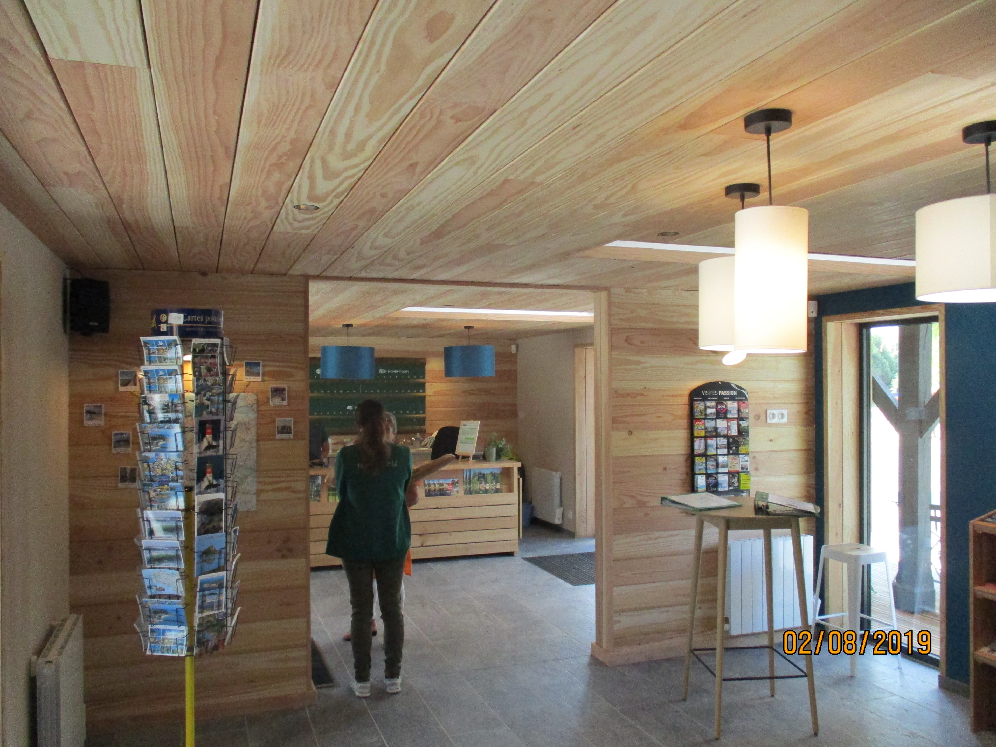 Café restaurant interieur bois