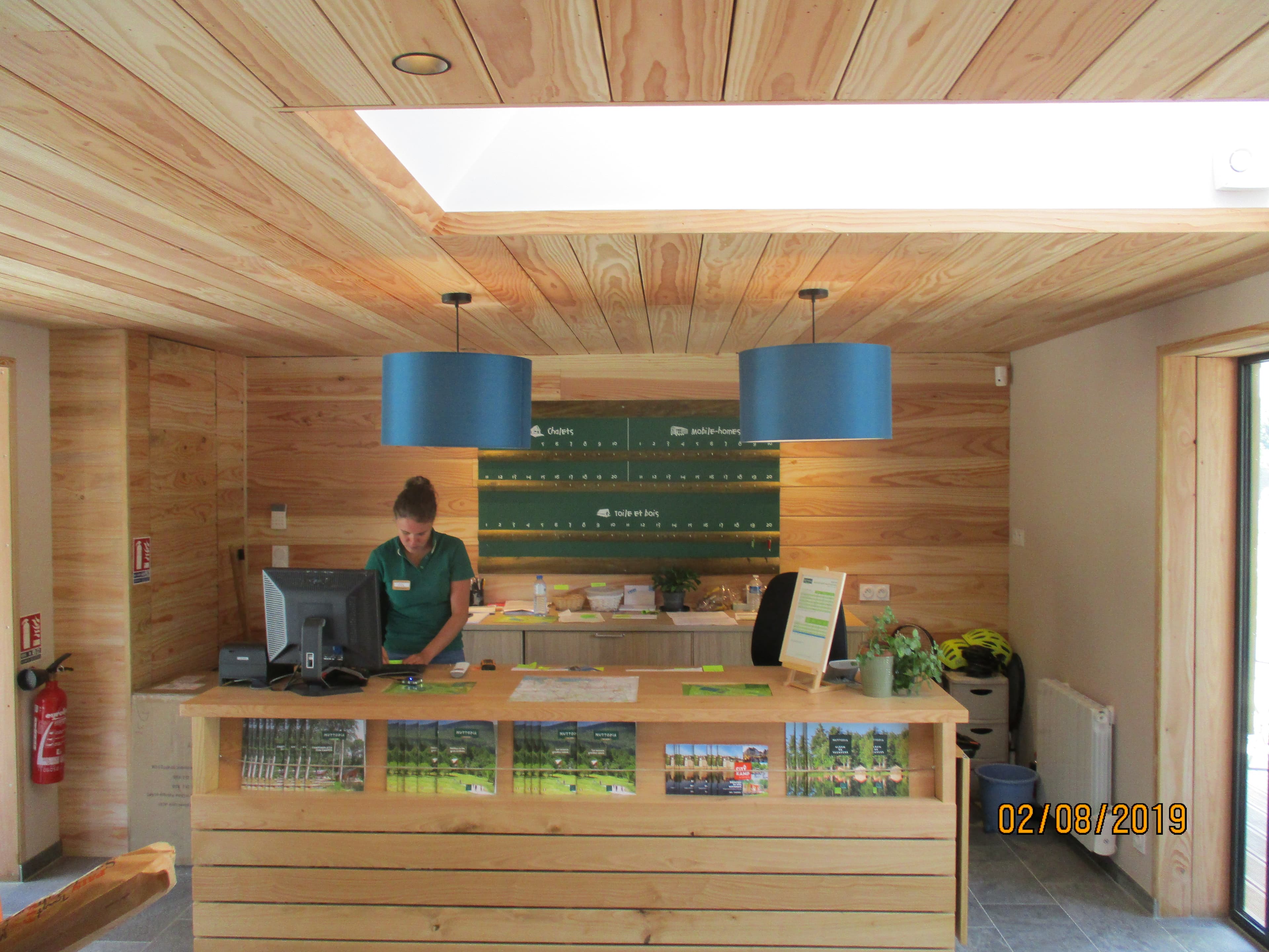Café restaurant intérieur bois