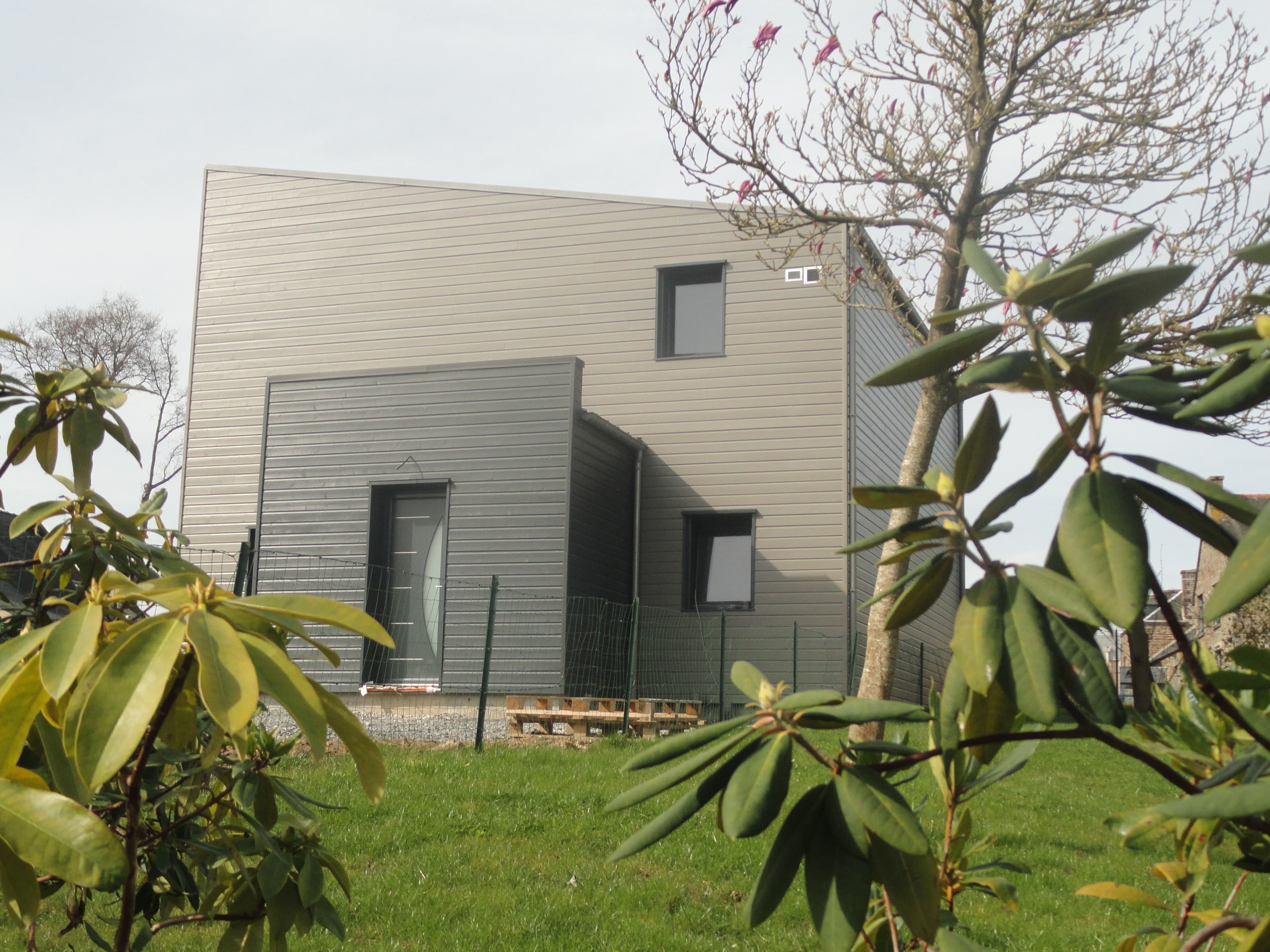 Construction de maison moderne ossature bois